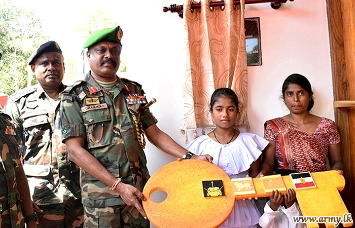 வன்னி படையினரால் புதிய வீடு நிர்மானிக்கப்பட்டு பயனாளிக்கு கையளிப்பு