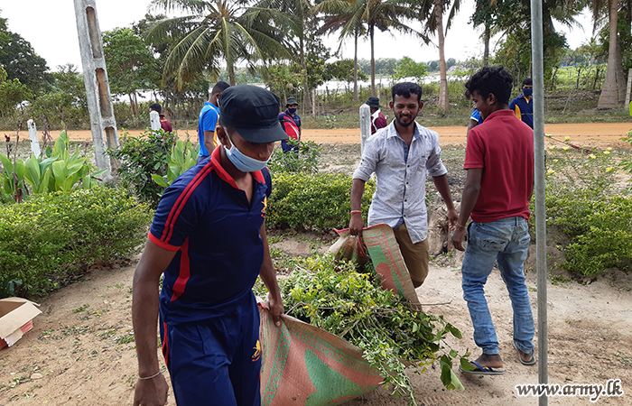 Gemunu Watch Troops Disinfect Theravil Pre-school Surroundings 