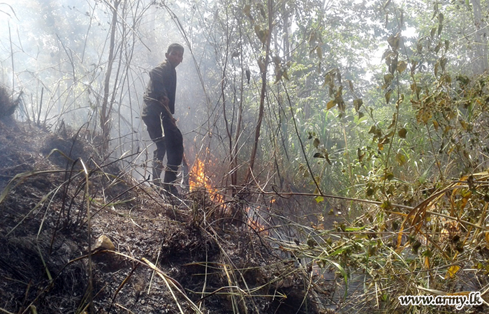 121 Brigade Troops Help Douse Bush-fire