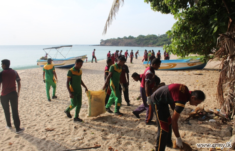 221 Brigade Carries out Beach Cleaning Project 