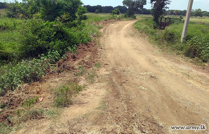 Troops under Civil-Military Cooperation Reconstructs Dilapidated Road Patch in Alankulam