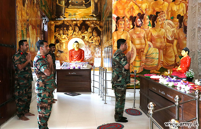 Security Forces Commander Makes Offerings to Nagadeepa