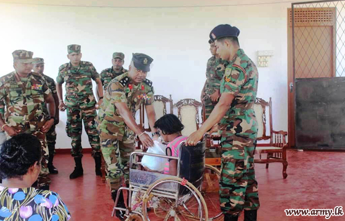 படையினரால் பின் தங்கிய குடும்பங்களுக்கு உலர் உணவு பொதிகள் வழங்கள்