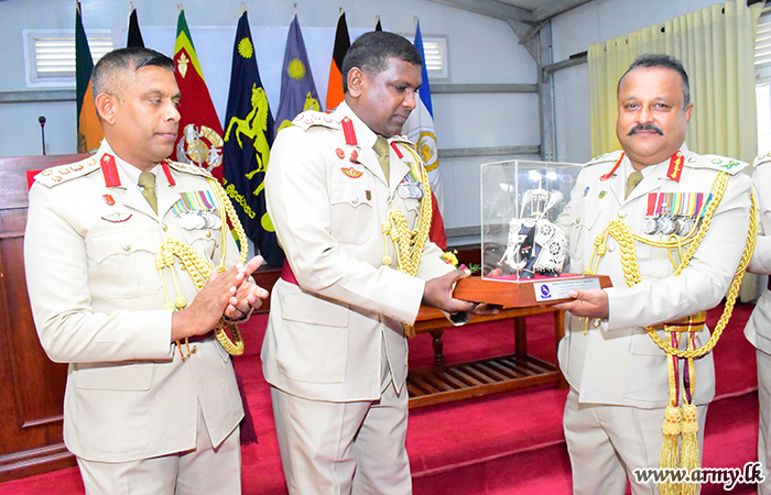 11 Division Troops Bid Farewell to Retiring GOC 