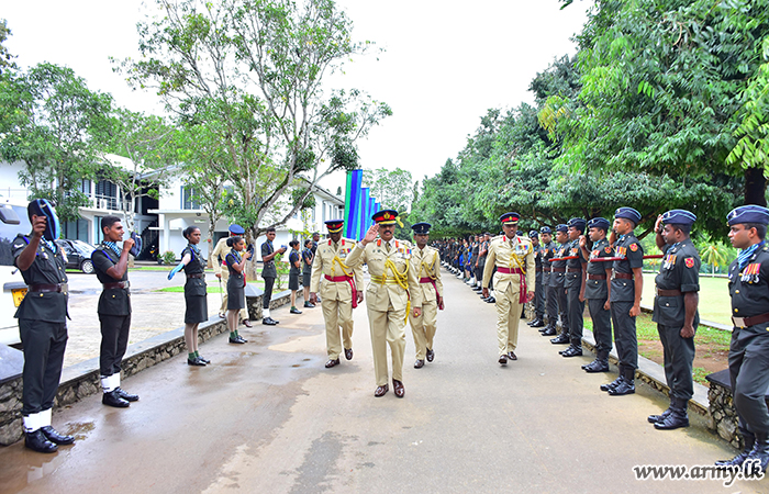 විශ්‍රාම දිවියට පා තබන මේජර් ජෙනරල් චන්ද්‍රසේකර වෙත සිය රෙජිමේන්තුවේ ගෞරවාචාර