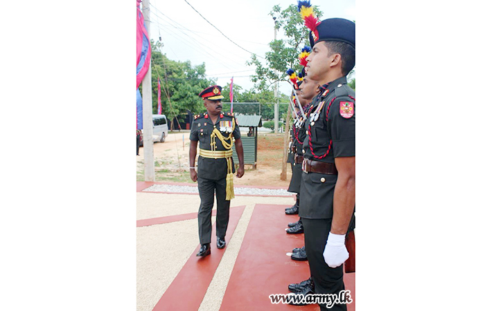 Major General Lakshman Fernando Takes Leave of 5 Sri Lanka Army Ordnance Corps Troops