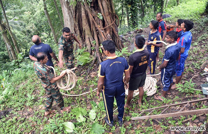 19 SLNG Troops Clean Temple Premises