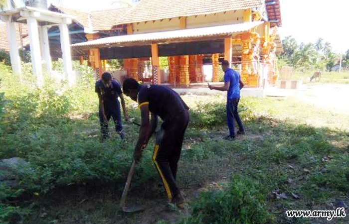 24 SLSR Troops Clean Hindu Temple