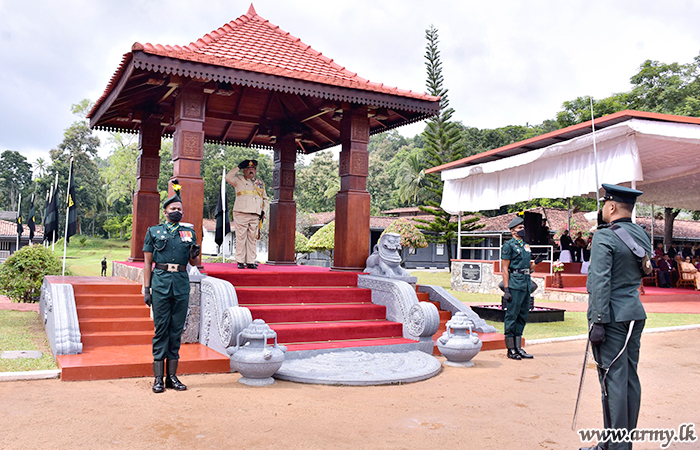 නුදුරේදී යුද්ධ හමුදා දිවියෙන් නික්මයන මේජර් ජෙනරල් රන්දුල හත්නාගොඩ වෙත ශ්‍රී ලංකා සිංහ රෙජිමේන්තුවේ ගෞරවාචාර පිරිනැමෙයි