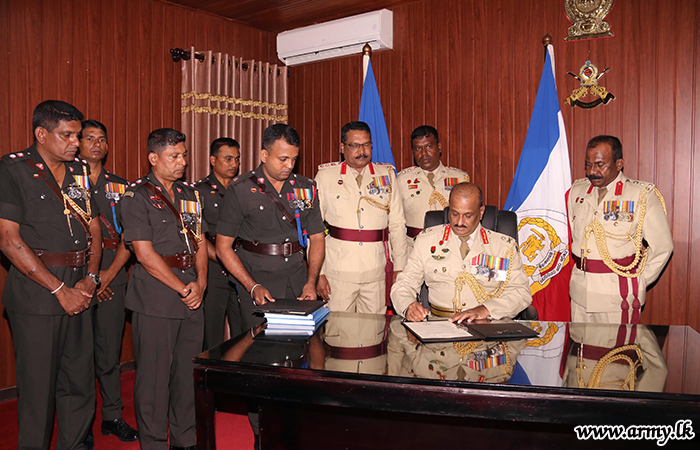 Major General Jayashantha Gamage, New Colonel of the Regiment, SLNG