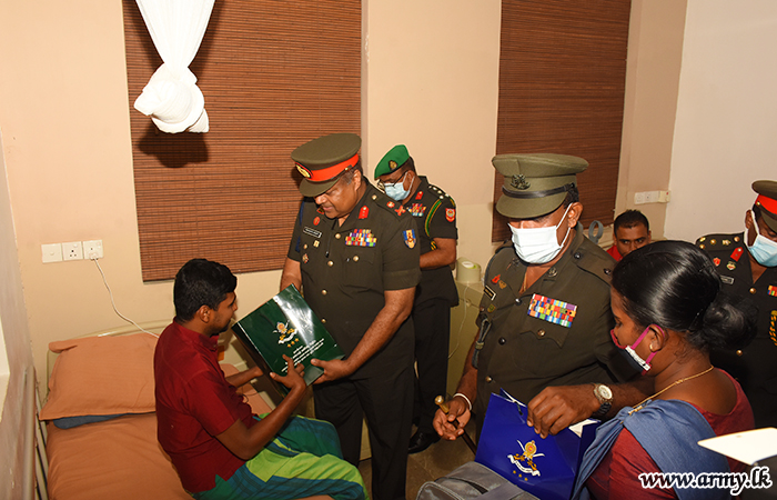 தளபதியின் அறிவுறுத்தலுக்கு அமைய சிரேஸ்ட அதிகாரிகள் ஆரோக்கிய மையங்களில் மாற்று திறனாளி படையினரை பார்வையிட்டனர். 