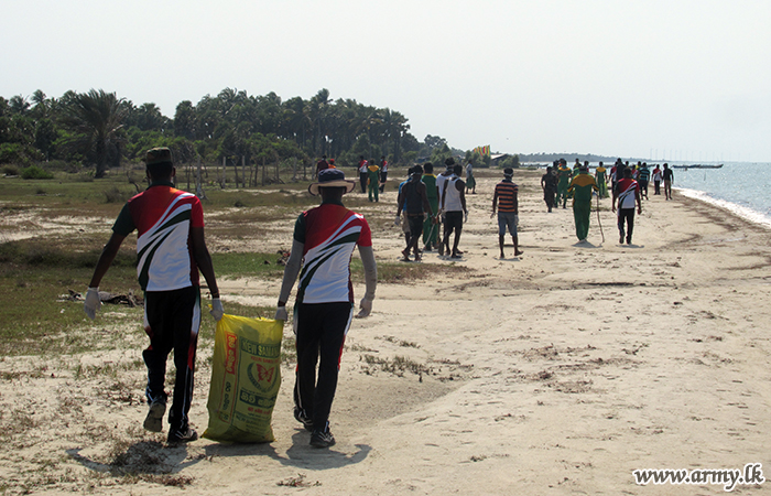 52 Division’s Beach Cleaning Project Attracts Civil Organizations in Jaffna 
