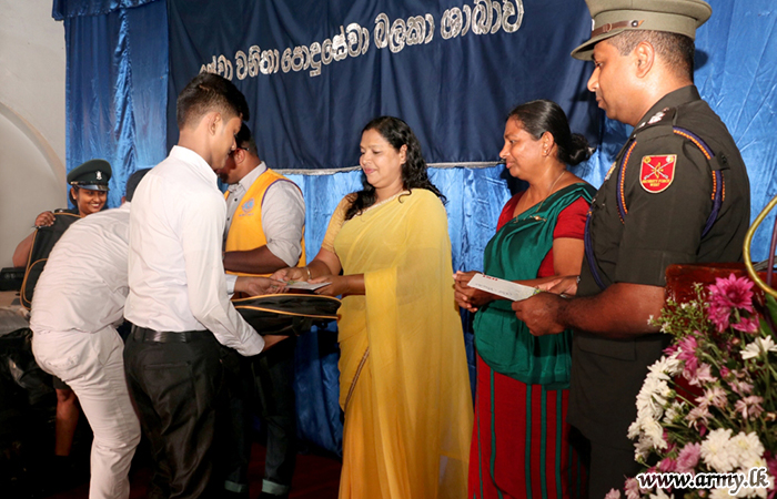 SLAGSC Troops with Seva Vanitha Members Gift Students at Colpetty