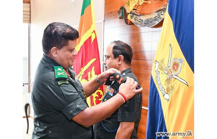 Promoted Judge Advocate Receives Insignia from Army Chief 