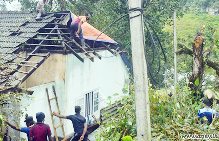 படையினரால் காயமடைந்த பெண்ணை மீட்டு சேதமடைந்த கூரைகளை திருத்தும் பணிகள்  முன்னெடுப்பு