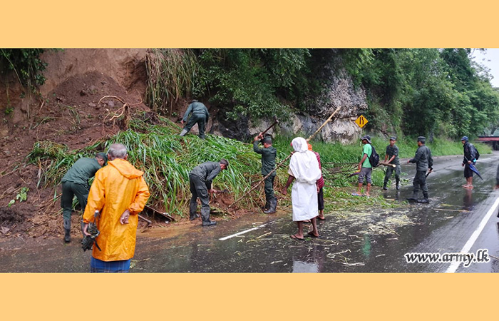 ආරක්‍ෂක සේනා මූලස්ථානය -  මධ්‍යම භටපිරිස් බදුල්ල මහියංගන මාර්ගයේ ඇතිව තිබූ අවහිරතාවයන් ඉවත් කරයි