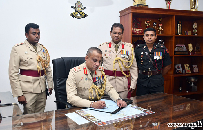 New SLAOC Colonel Commandant Assumes Duties 
