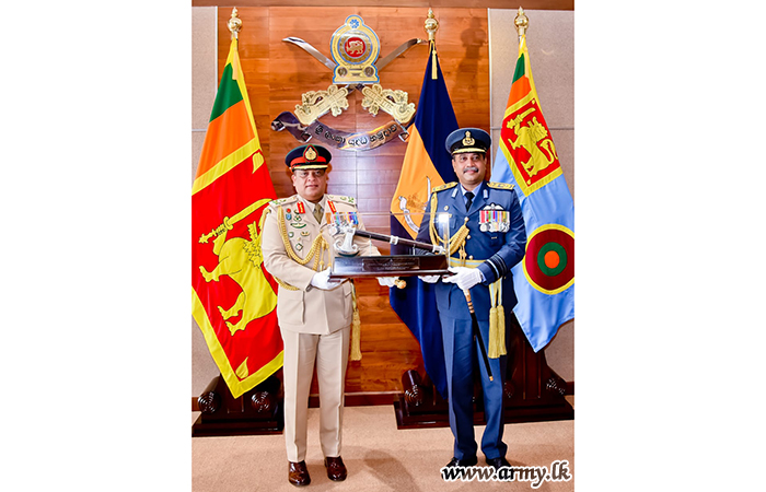 Retiring Air Force Chief Extends Courtesies to CDS & Commander of the Army at Army HQ