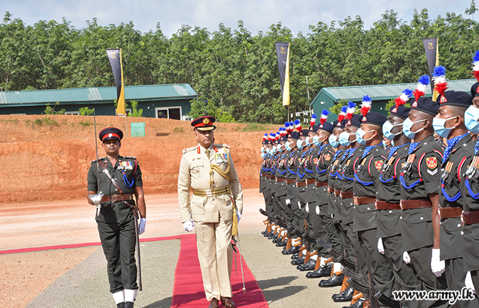 Outgoing SLAVF Commandant Saluted at HQ in Kosgama