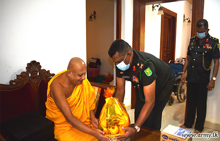 New Wanni Commander Makes Offerings to Religious Places in Anuradhapura