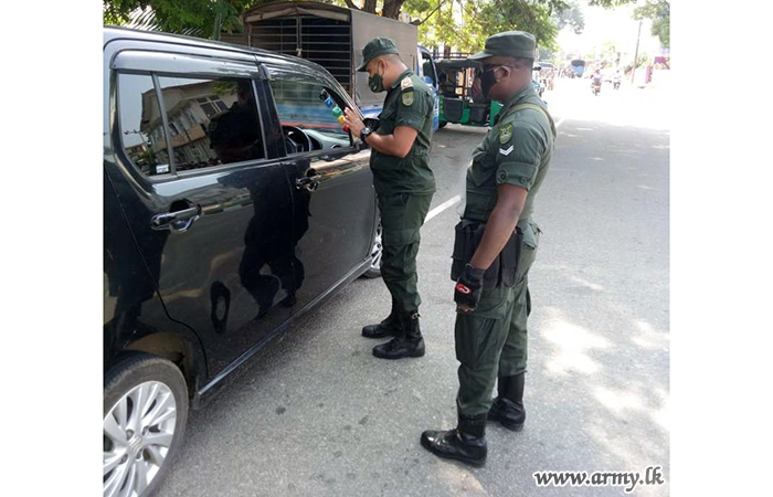 231 වන පාබල බලසේනාවේ භටපිරිස් කොවිඩ් - 19 වෛරසය පිළිබඳ මහජනතාව දැනුවත් කරයි