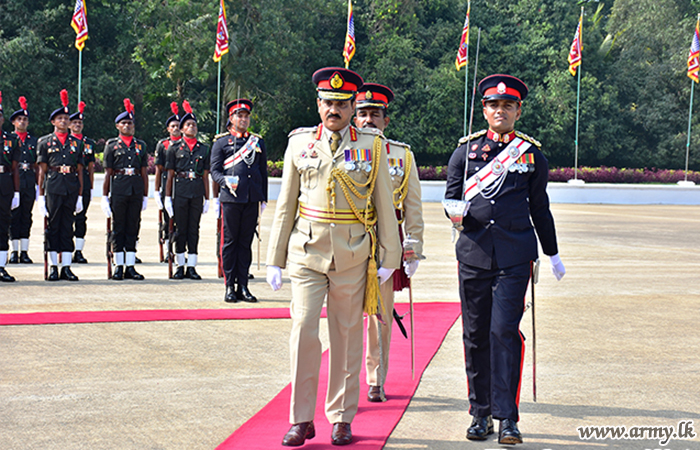 විශ්‍රාම යන මේජර් ජෙනරල් ශාන්ත රාජකරුණා වෙත සිය රෙජිමේන්තුවේ ගෞරවාචාර