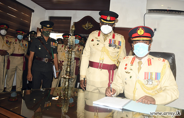 இயந்திர காலாட் படையின் புதிய படைத் தளபதி பதவியேற்பு 