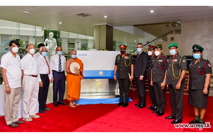 ஸ்ரீ சம்போதி விகாரை &'பௌத்தய தொலைக்காட்சி அலைவரிசை இணைந்து  இராணுவ வைத்தியசாலைக்கு உயிரியல் பாதுகாப்பு பெட்டகத்தினை வழங்கல்