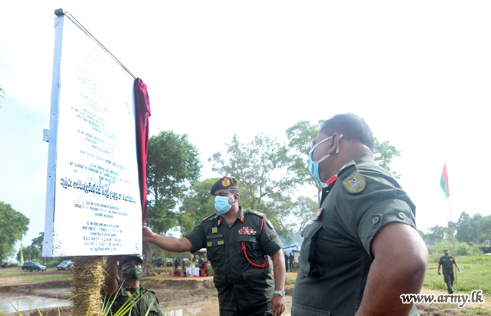 22 වන විජයබාහු රෙජිමේන්තුවේ භටපිරිස් ‘තුරු මිතුරු නව රටක්‘ ව්‍යාපෘතියට සමගාමිව පුරන් කුඹුරු අස්වැද්දීම අරඹයි 