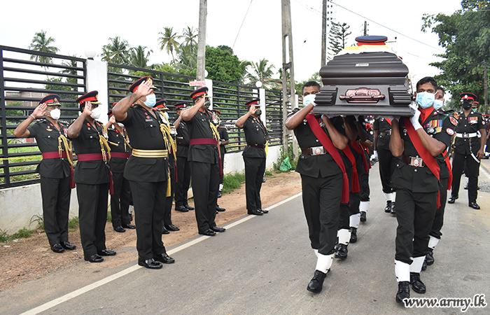 අභාවප්‍රාප්ත විශ්‍රාමික බ්‍රිගේඩියර් ප්‍රඥාරත්න බණ්ඩාර ගේ ගේ අවසන් කටයුතු පූර්ණ යුද්ධ හමුදා ගෞරවාචාර මධ්‍යයේ සිදු කෙරේ