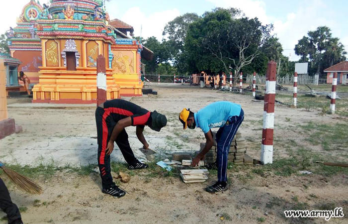 59 வது படைப் பிரிவினரால் கோவில் வளாகங்களில் சிரமதான பணிகள் முன்னெடுப்பு 
