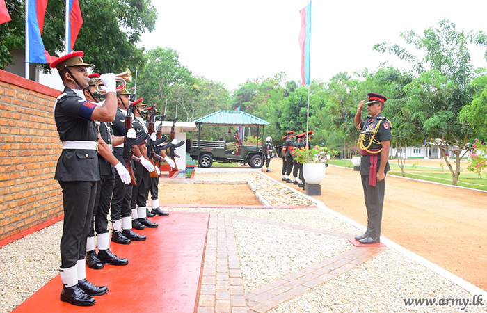 வடக்கு முன்னரங்கு பராமரிப்பு பிரதேச தளபதி இராணுவ  பொலிஸ் முகாமுக்கு விஜயம் 