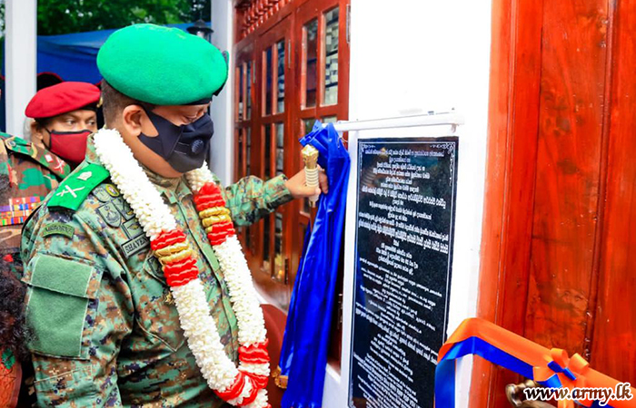 ஜனாதிபதி செயலகத்தின்  நிதியில் வன்னி படையினரால் ஏழை குடும்பத்திற்கு புதிய வீடு நிர்மாணம்
