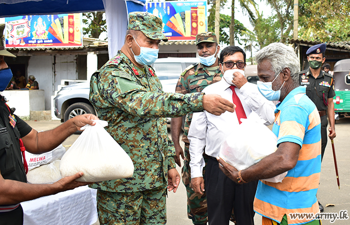 142 வது பிரிகேட் படையினரால் உலர் உணவுப் பொதிகள் விணியோகம் 