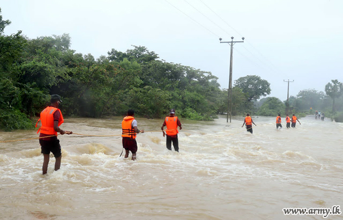 Kilinochchi Troops Still Continue Their Repair & Relief Roles for Affected Families