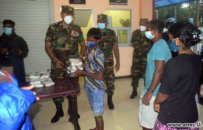52 Division Troops Give Cooked Meal Packets to Cyclone Victims