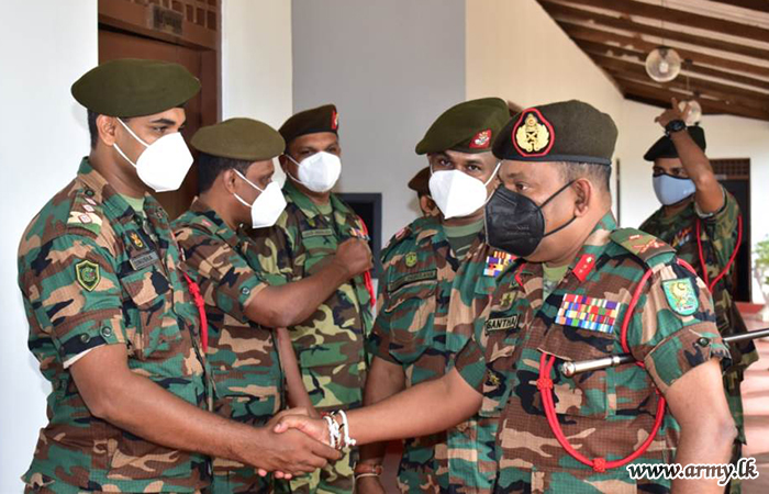 இலேசாயுத காலாட் படையின் படைத் தளபதி அவரது படை அலகுகளுக்கு விஜயம்  