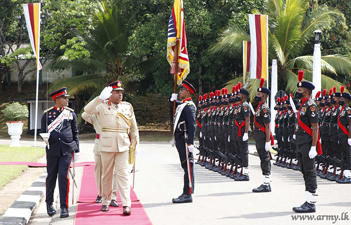 නුඳුරේදී යුද්ධ හමුදා දිවියෙන් නික්ම යන බටහිර ආරක්‍ෂක සේනා ආඥාපතිතුමන්ට හමුදා ගෞරවාචාර