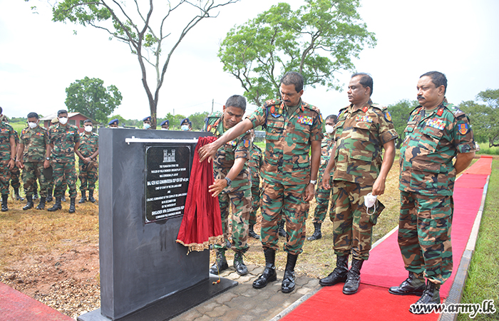 Engineers Colonel Commandant Visits HQs & Shares Memories & Pleasantries