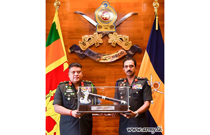இராணுவ  பதவி  நிலை பிரதானியின் சேவையை பாராட்டிய  இராணுவத் தளபதி 
