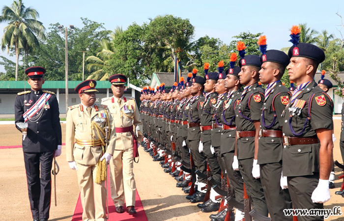 උසස්වීම් ලද විනිසුරු අධිනීතීඥ ජෙනරල් වෙත සිය රෙජිමේන්තු ගෞරවාචාර 