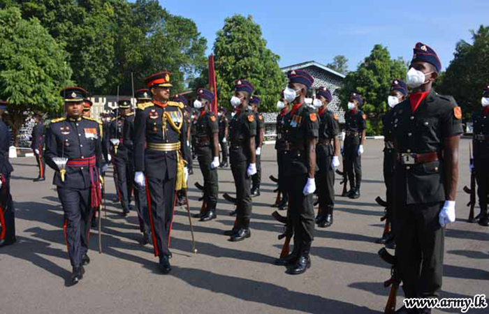 විශ්‍රාම යන යුද්ධ හමුදා මාණ්ඩලික ප්‍රධානි වෙත ශ්‍රී ලංකා ඉංජිනේරු බලකායේ ගෞරවාචාර