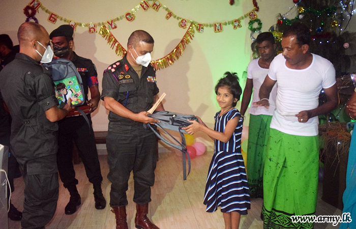 24 SLSR Troops Provide Meals & Gift Parcels to Children's Home 