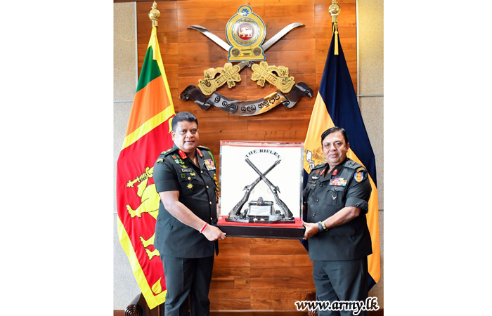 Commander Extols Retiring Major General's Service