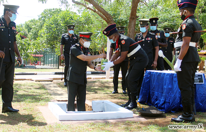 Commander General Engineer Brigade Meets 15(V) Sri Lanka Engineer Regiment Troops 