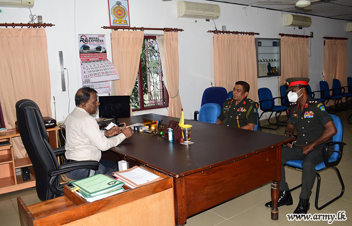 Batticaloa District COVID -19 Coordinator Receives Updates from District Secretary 