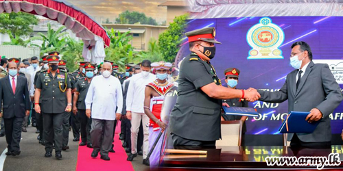 ප්‍රමාදයකින් හා අක්‍රමිකතාවයකින් තොරව ශ්‍රී ලංකා යුද්ධ හමුදා සංඥා බලකාය නව රියදුරු බලපත්‍ර මුද්‍රණය අරඹයි  