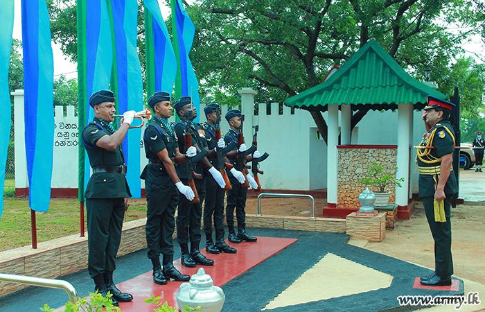 ஓய்வுபெற்றுச் செல்லும் இராணுவ  பதவி  நிலை  பிரதானிக்கு 3 வது இலங்கை சமிக்ஞை படையணி  தலைமையகத்தில் கௌரவிப்பு நிகழ்வு 