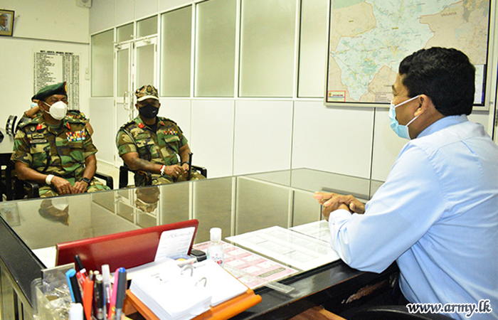 Wanni Commander Discusses Issues, Related to COVID-19 with District Secy