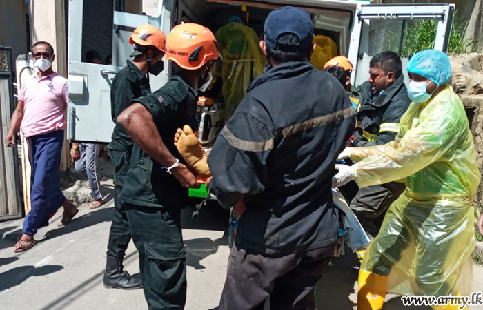 SLSR Troops with Firemen & Civilians Rescue Buried Civilians in Nagasthenna